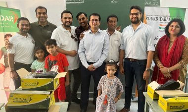 राउंड टेबल इंडिया और पोद्दार फुटवियर ने सरकार में पढ़ने वाले वंचित बच्चों के बीच जूते बांटे