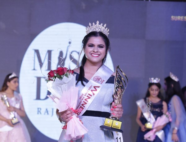 टॉप 22 फाइनलिस्ट के बीच कड़ा खिताबी मुकाबला, अदिति शर्मा बनीं मिस दीवा राजस्थान 2020