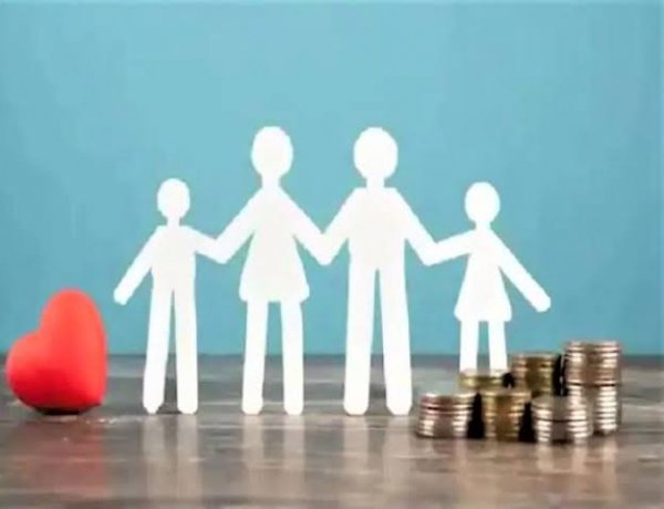Health Insurance Plan: अपने परिवार के लिए ऐसे चुनें बेस्ट हेल्थ इंश्योरेंस, इन बातों का रखें विशेष ध्यान