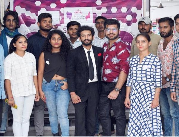 जोधपुर ऑडिशन में हुनर दिखाने शामिल हुए शहर के मॉडल्स