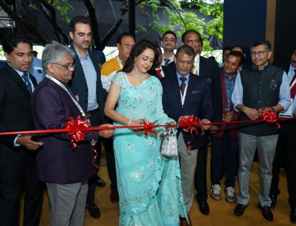 हेमा मालिनी ने आईआईजेएस प्रीमियर 2022 के 38वें संस्करण का उद्घाटन किया