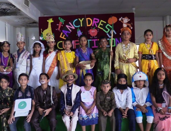 अपेक्स स्कूल में विद्यार्थियों ने मनाया दीपावली महोत्सव