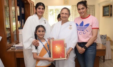 ईशा कोप्पिकर ने अपनी बेटी रियाना के साथ बाल दिवस मनाया