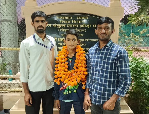 राष्ट्रीय स्तर खो खो खिलाड़ी खेतेश्वर मुंडन का जोधपुर पहुंचने पर भव्य स्वागत