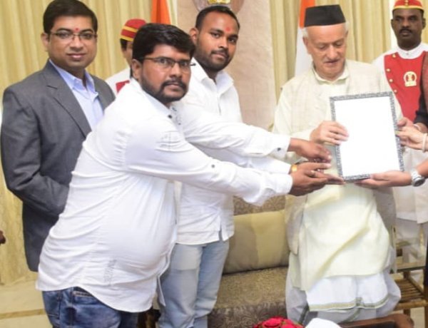 महाराष्ट्र के राज्यपाल ने दिग्गज़ हस्तियों को जननायक सम्मान से सम्मानित किया