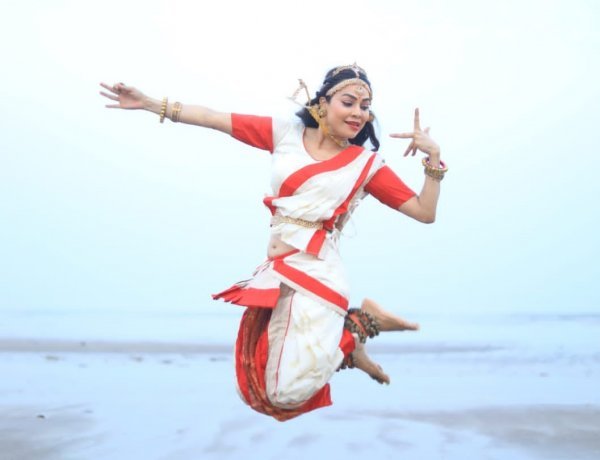 अभिनेत्री निकिता रावल ने इंस्टाग्राम पर अपने लुक्स से फैन्स को किया आकर्षित