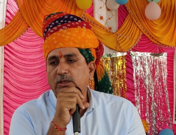 बदलती हुई व्यवस्था में शिक्षा अनिवार्य है- हरीश चौधरी