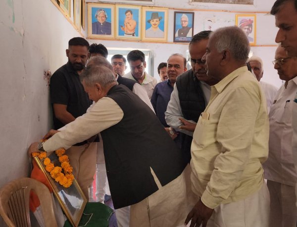 पूर्व प्रधानमंत्री इंदिरा गांधी की जयंती मनाई