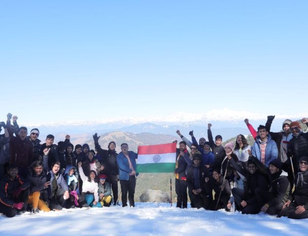 परमाणु डिफेन्स संस्थान देहरादून के छात्रों द्वारा उत्तराखंड गढ़वाल क्षेत्र की सबसे ऊँची चोटी नाग टिब्बा पर लहराया तिरंगा