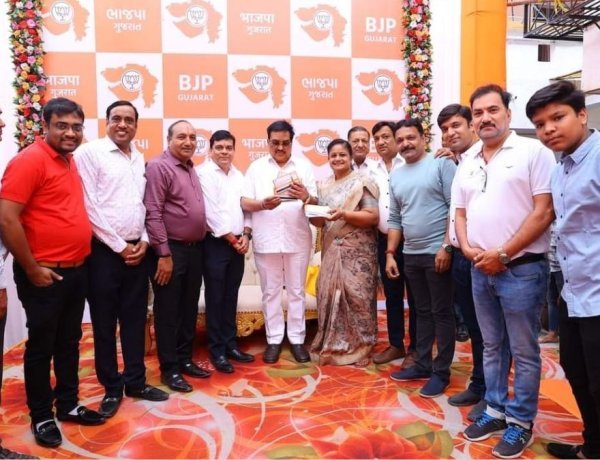 भाजपा गुजरात प्रदेश अध्यक्ष सी आर पाटिल के जन्मदिन पर सेवा यज्ञ