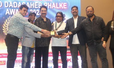 कुमार शानू ने किया दिलीप सेन, ऋतु पाठक, एसीपी संजय पाटिल को दादा साहेब फाल्के अवार्ड 2023 से सम्मानित