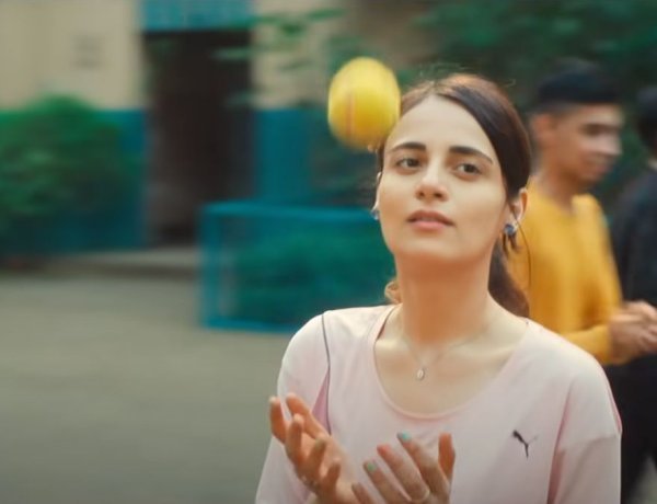 जियो स्टुडियोज की फिल्म कच्चे लिंबू में राधिका मदान की गेंदबाजी जसप्रीत बुमराह से प्रेरित