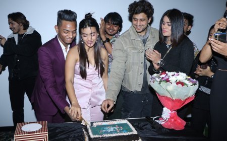 सोशल मीडिया स्टार आकृति अग्रवाल और अनीस मिर्ज़ा का म्युज़िक वीडियो 'बेग़ैरत' हुआ लॉन्च