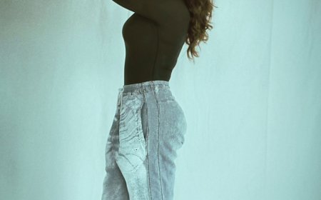 आंखों को लुभाता ब्लैक ड्रेस में शमा सिकंदर का कैजुअल लुक