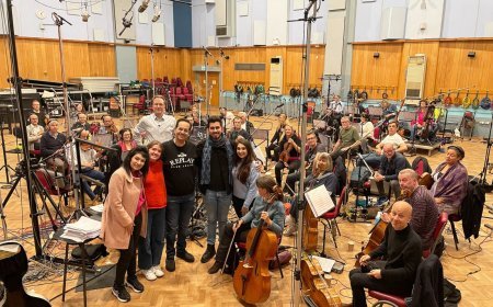 सिद्धांत कपूर और हॉलीवुड संगीतकार जॉन एश्टन थॉमस की प्रस्तुति  'गेटवे टू इंडिया’