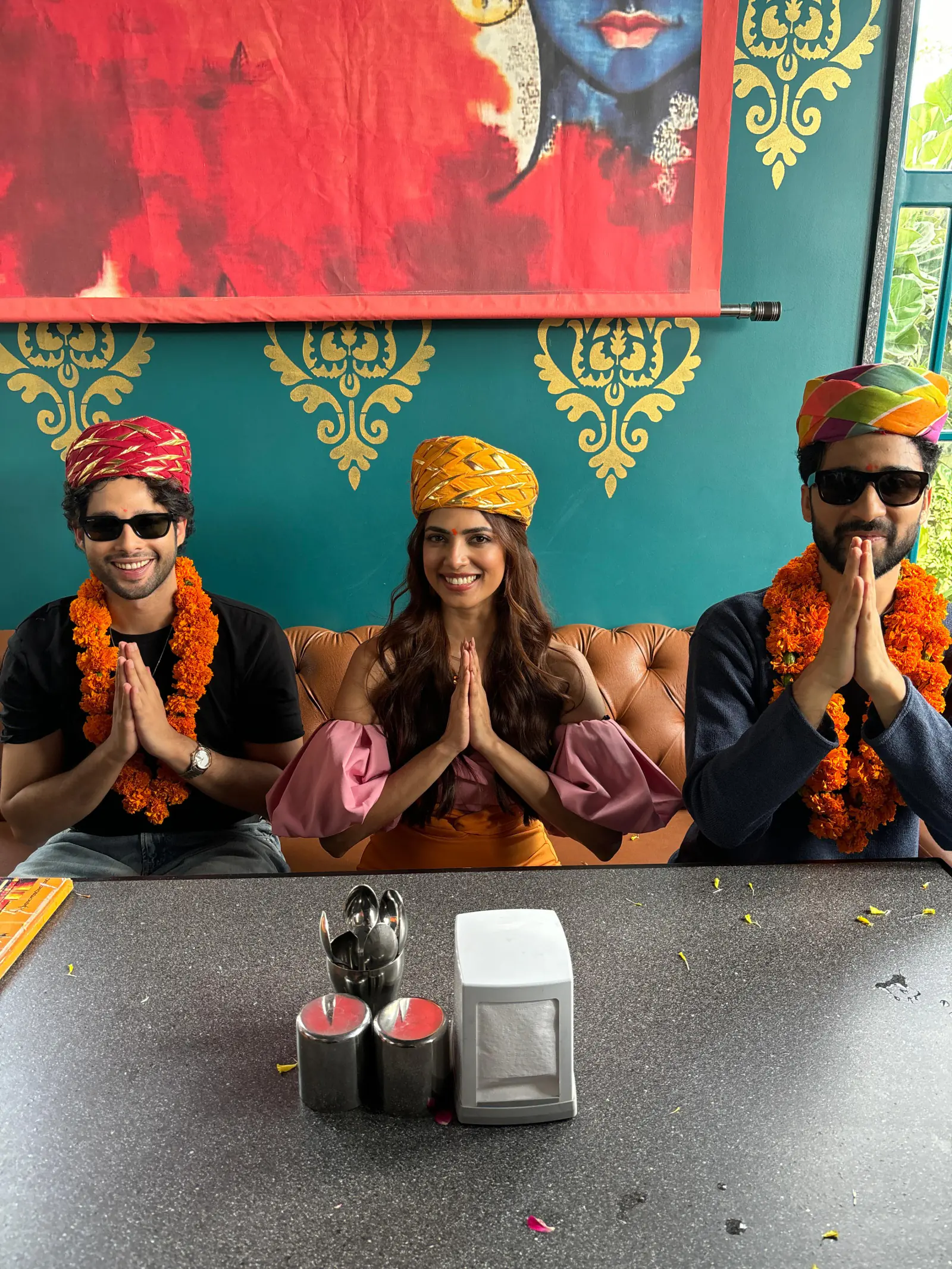 जयपुर में अपनी फिल्म 'युध्रा' का प्रमोशन करने पहुंचे सिद्धांत चतुर्वेदी, मालविका मोहनन, राघव जुयाल
