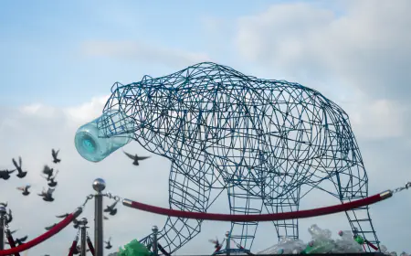 अनंत अंबानी की वंतारा ने मुंबई में स्थापित कीं विचारोत्तेजक वन्यजीव मूर्तियां