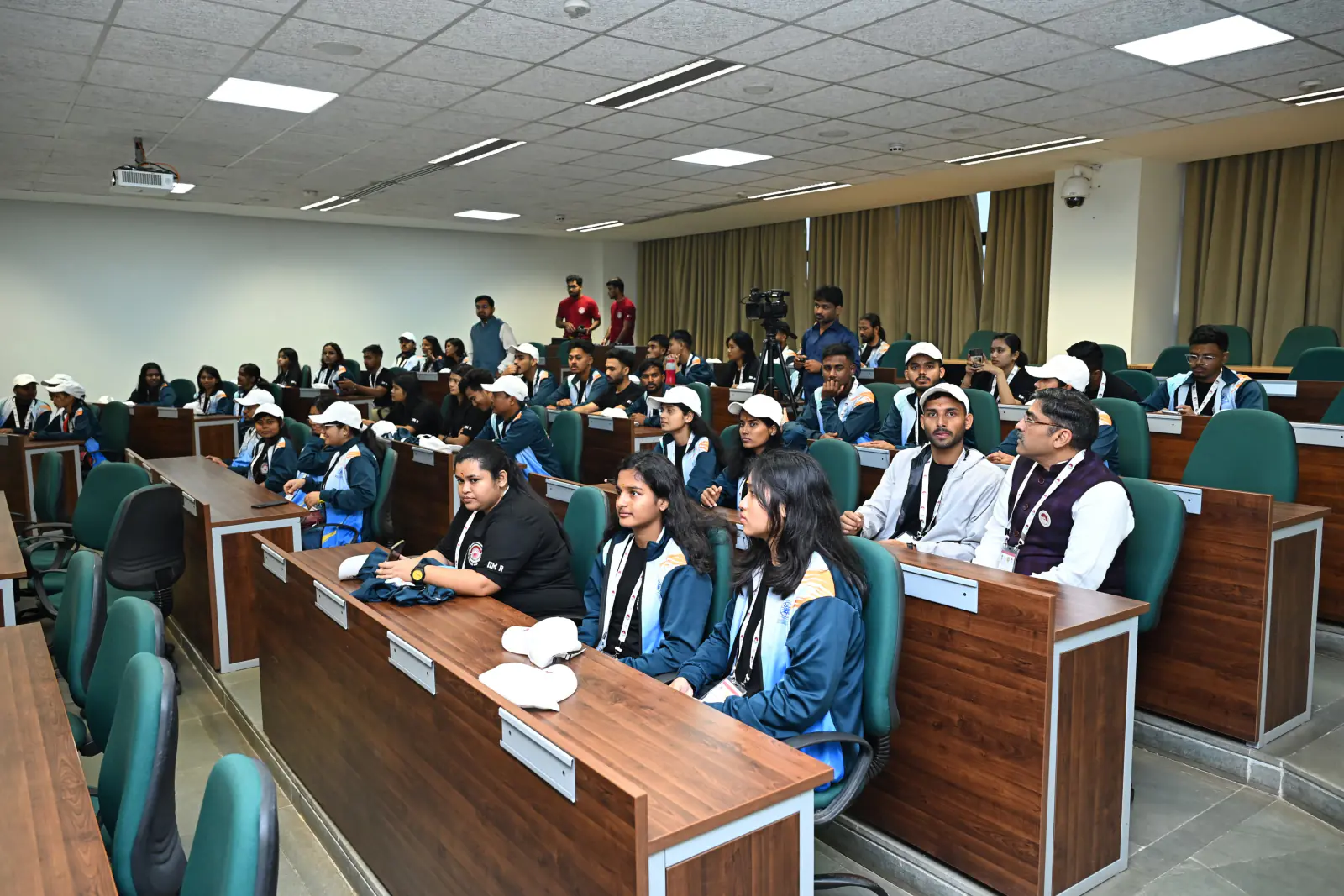 आईआईएम रायपुर ने युवा संगम फेज-5 के तहत असम के छात्रों का स्वागत किया, छत्तीसगढ़ की समृद्ध संस्कृति से कराई परिचय