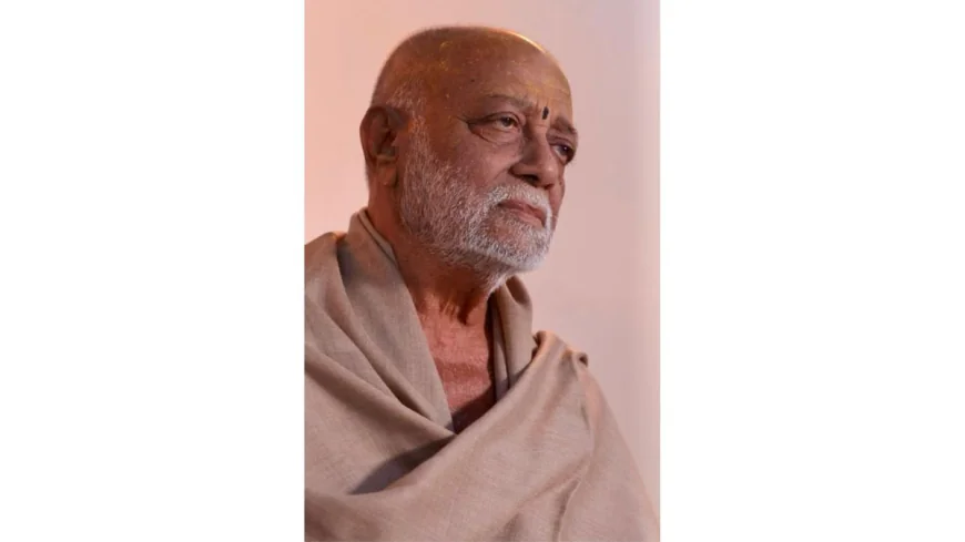 बेंगलुरु भगदड़ पीड़ितों को मोरारी बापू की श्रद्धांजलि और परिवारों को आर्थिक सहायता