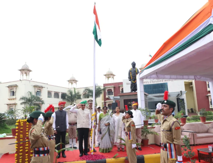 कुलगुरु ने एमपीयूएटी में फहराया तिरंगा, सतत विकास पर जोर