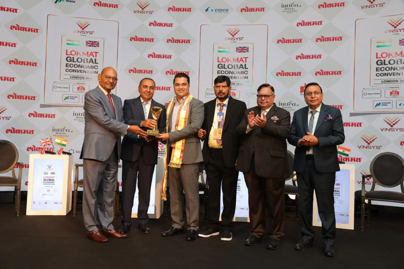 CA अभय भूतड़ा लोकमत ग्लोबल इकोनॉमिक कन्वेंशन में भारत भूषण पुरस्कार से सम्मानित