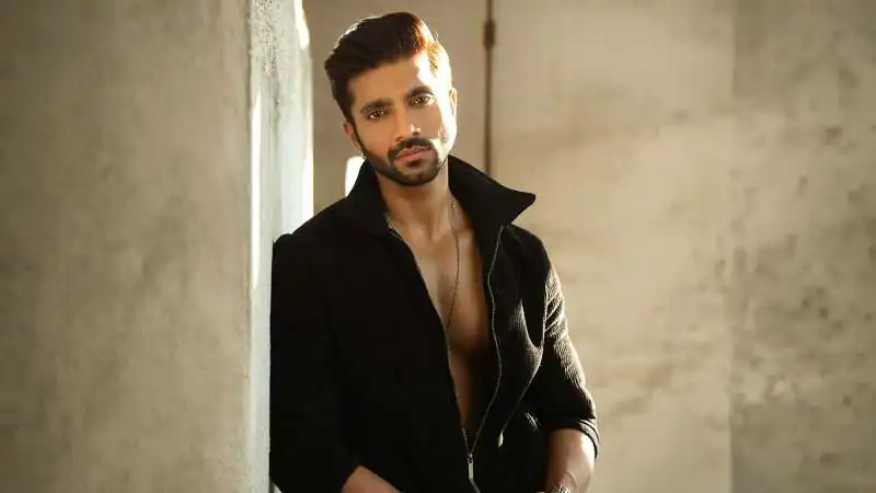 प्रतीक चौधरी ने ‘टाइपकास्ट’ होने के डर को किया खारिज: ‘मेरा ध्यान सिर्फ दमदार किरदारों पर’